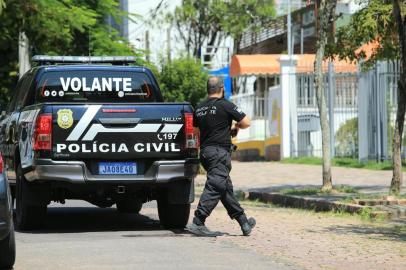 11/02/2022 - PORTO ALEGRE, RS - Mulher é baleada em assalto ocorrido na Avenida Bagé, na Capital. FOTO: Ronaldo Bernardi / Agência RBS<!-- NICAID(15013763) -->