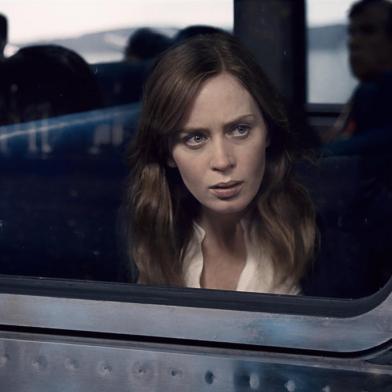 Emily Blunt no filme a garota no trem<!-- NICAID(12529233) -->