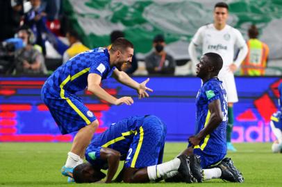 Chelseas players react after winning the 2021 FIFA Club World Cup final football match against Brazils Palmeiras at Mohammed Bin Zayed stadium in Abu Dhabi, on February 12, 2022. (Photo by Giuseppe CACACE / AFP)<!-- NICAID(15014965) -->