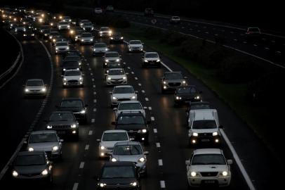 Osório, RS, Brasil, 13-02-2022: Congestionamento na Freeway, sentido litoral-Porto Alegre. Foto: Mateus Bruxel / Agência RBSIndexador: Mateus Bruxel<!-- NICAID(15015445) -->