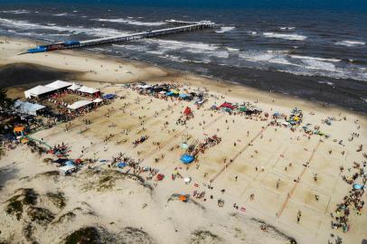 XANGRI-LA, RS, BRASIL, 12-02-2022: Torneio de beach tenis na beira da praia em Atlantida. (Foto: Mateus Bruxel / Agencia RBS)<!-- NICAID(15015263) -->