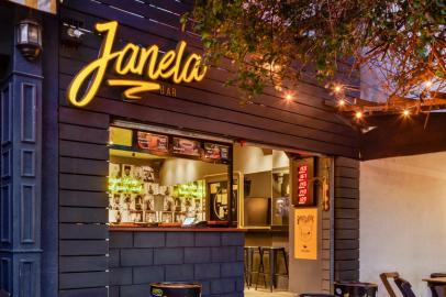 Janela Bar <!-- NICAID(15016090) -->