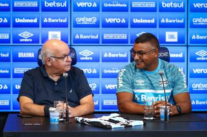 ApresentaÃ§Ã£o Gremio RS - FUTEBOL/APRESENTACAO GREMIO  - ESPORTES - Gremio apresenta Roger Machado como novo treinador para a temporada 2022. FOTO: LUCAS UEBEL/Grêmio / DivulgaçãoEditoria: SPOIndexador: Lucas UebelSecao: futebolFonte: Gremio.netFotógrafo: ApresentaÃ§Ã£o Gremio <!-- NICAID(15017028) -->