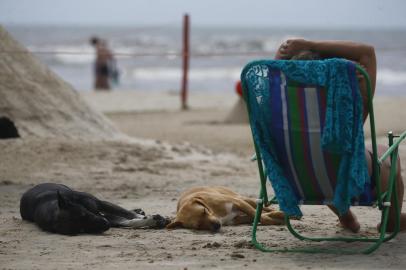 Tramandaí, RS, BRASIL,  17/02/2022- Ambiental da praia em Tramandaí. Foto: Félix Zucco / Agencia RBS<!-- NICAID(15018890) -->