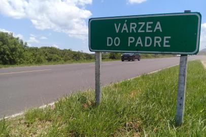 Placa da localidade Várzea do Padre, em Osório<!-- NICAID(15020200) -->