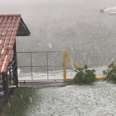 Chuva de granizo atingiu São Francisco de Paula durante a tarde de sexta-feira, dia 18<!-- NICAID(15020934) -->