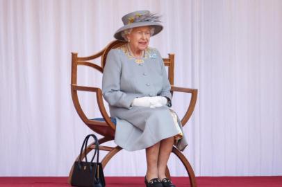 (FILES) In this file photo taken on June 12, 2021 Britains Queen Elizabeth II watches a military ceremony to mark her official birthday at Windsor Castle in Windsor. - Queen Elizabeth II, 95 years old was tested positive for Covid-19 but with mild symptoms according to a statement published by Buckingham Palace on February 20, 2022. (Photo by Chris Jackson / POOL / AFP)<!-- NICAID(15023327) -->