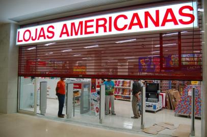 *** Fernando Americanas  ***O Royal Plaza Shopping abre com apenas uma loja: Americanas<!-- NICAID(13865) -->