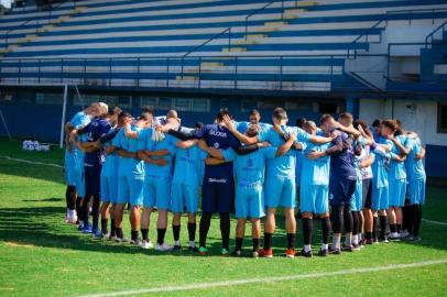 Glória treina para estreia na Copa do Brasil<!-- NICAID(15023672) -->