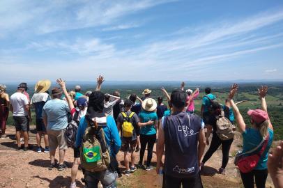 Passeios na Colônia, projeto liderado por Alício de Assunção. Caminhada no interior de Bom Retiro do Sul , no Vale do Taquari.<!-- NICAID(15025299) -->