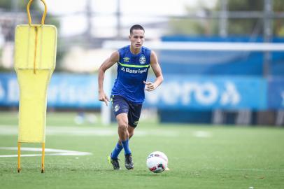 RS - FUTEBOL/ PRE-TEMPORADA GREMIO 2022 - ESPORTES - Jogadores do Grêmio Gabriel Silva realizam treino tÃ©cnico durante a manha desta terca-feira, no CT Luiz Carvalho, na Pre-Temporada 2022. FOTO: LUCAS UEBEL/GREMIO FBPA<!-- NICAID(15026041) -->