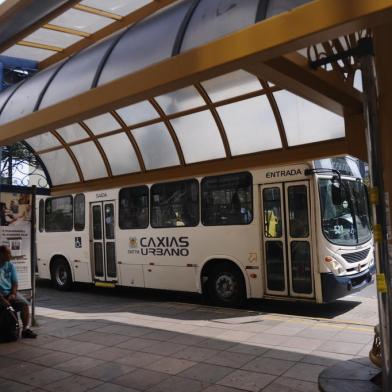 CAXIAS DO SUL, RS, BRASIL (31/03/2020)A Visate, que opera o sistema de transporte urbano em Caxias do Sul, opera com 50% da frota nesta terça-feira (31). Até o domingo, apenas 25% dos veículos da empresa estavam na rua, em virtude do decreto municipal em combate ao coronavírus. Medida, no entanto, ainda não está garantida para os próximos dias. (Antonio Valiente/Agência RBS)<!-- NICAID(14465430) -->