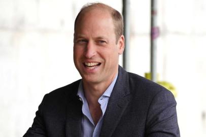 Britains Prince William, Duke of Cambridge and President of the Football Association gestures during his visit to Dulwich Hamlet FC at the Champion Hill Stadium in south London on September 23, 2021, where he met with players, club management, and football fans from a range of clubs to discuss the independent Fan Led Review of Football Governance. (Photo by Kirsty OConnor / POOL / AFP)Editoria: HUMLocal: LondonIndexador: KIRSTY OCONNORSecao: imperial and royal mattersFonte: POOLFotógrafo: STR<!-- NICAID(14917111) -->