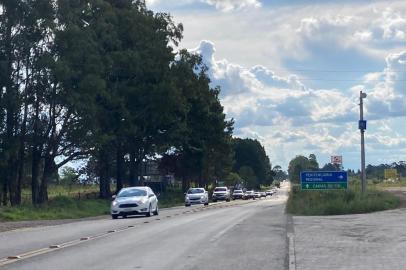 Aumento de fluxo na Rota do Sol foi registrado no final da tarde desta sexta-feira. Movimento se dá pelo feriadão de Carnaval no litoral norte.<!-- NICAID(15027650) -->