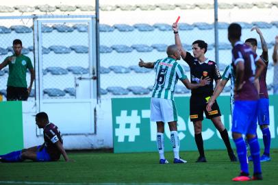 CAXIAS DO SUL, RS, BRASIL, 26/02/2022. Juventude x Caxias, clássico Ca-Ju 286. Jogo válido pela nona rodada da primeira fase do Campeonato Gaúcho (Gauchão 2022) e realizado no estádio Alfredo Jaconi. (Porthus Junior/Agência RBS)<!-- NICAID(15028116) -->