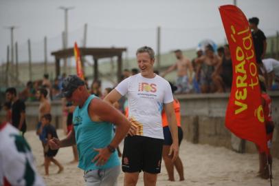 Tramandaí, RS, BRASIL,  27/02/2022- Oficina de vôlei com o ex-jogador e medalhista olímpico Gustavo Endres, na praia de Tramandaí. Foto: Félix Zucco / Agencia RBS<!-- NICAID(15028677) -->