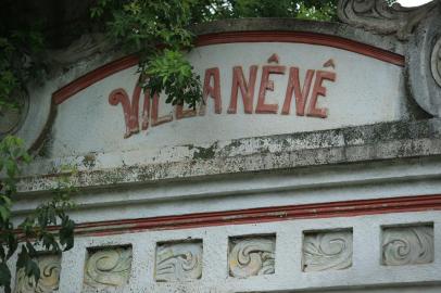 Canoas, RS, BRASIL,  17/02/2022- Villa Nenê, em Canoas, será revitalizada e ganhará um museu.  Depois de mais de duas décadas abandonada, correndo risco de demolição, a Villa Nenê, em Canoas, será revitalizada. Além disso, o espaço funcionará como uma das sedes do Museu Municipal Hugo Simões Lagranha, que receberá modernização, possibilitando a criação de uma área específica para reserva técnica, sala administrativa e demais inovações.Foto: Ronaldo Bernardi  / Agencia RBS<!-- NICAID(15019049) -->