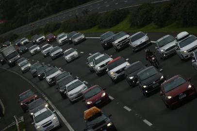 Osório, RS, BRASIL,  01/03/2022- Trânsito: movimentação na Freeway, em Osório no km5. Foto: Félix Zucco / Agencia RBS<!-- NICAID(15030052) -->