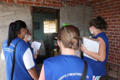 Agentes de saúde de Bento Gonçalves, na Serra, em visita a pacientes.<!-- NICAID(15029665) -->