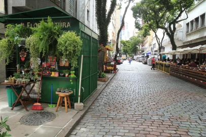 PORTO ALEGRE,RS,BARSIL.2022,02,11.Personagens de comemoração de 250 anos de Porto Alegre.NA FOTO.Rua dos Andradas com pesonagesn,Vladimir Ferreira e Loreci Santos.(RONALDO BERNARDI/AGENCIA RBS).<!-- NICAID(15013539) -->