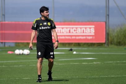 25.02.2022 - FOTO DO TREINADOR DO INTER ALEXANDER MEDINA PARA MATÉRIA ESPECIAL SOBRE O GRENAL.<!-- NICAID(15027499) -->