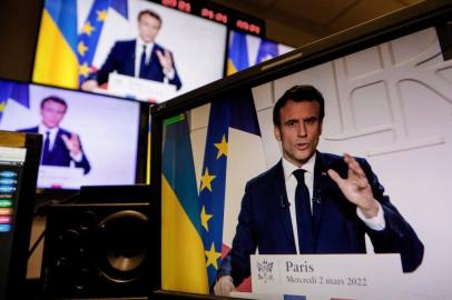 A picture of monitors taken in a media control room in Paris on March 2, 2022, shows French President Emmanuel Macron speaking from the Elysee Palace during a televised address on the general situation seven days after Russia launched a military invasion on Ukraine. (Photo by Ludovic MARIN / AFP)<!-- NICAID(15031646) -->