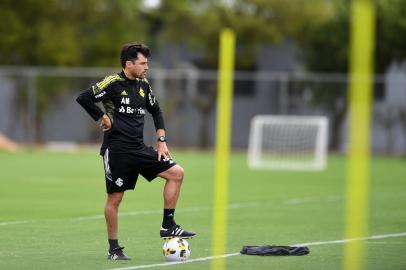 Alexander Medina, técnico do InterCacique Medina