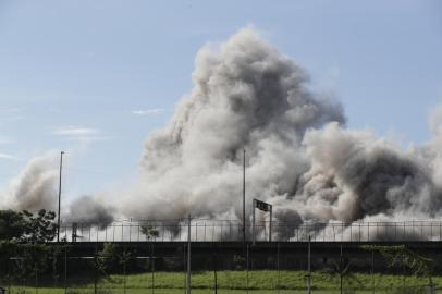 Implosão do prédio da SSP, em Porto Alegre.Foto: Mateus Bruxel/Agência RBS<!-- NICAID(15034175) -->