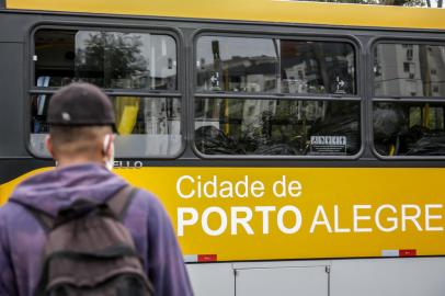 PORTO ALEGRE, RS, BRASIL - 23/06/2021Frota de ônibus da Carris funcionará como ponto de coleta de doações para a campanha do agasalho de 2021.<!-- NICAID(14816192) -->