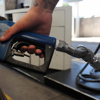 CAXIAS DO SUL, RS, BRASIL, 01/02/2022 - Foto registra movimento e preços nos postos de gasolina para matéria comparativa de economia. NA FOTO: Posto Ramar, Av São Leopoldol. (Marcelo Casagrande/Agência RBS)<!-- NICAID(15003766) -->