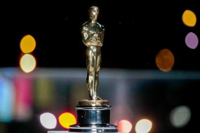 PARIS, FRANCE – APRIL 26: An Oscar statue is seen during a screening of the Oscars on April 26, 2021 in Paris, France.   Lewis Joly-Pool/Getty Images/AFP (Photo by POOL / GETTY IMAGES NORTH AMERICA / Getty Images via AFP)<!-- NICAID(14766525) -->