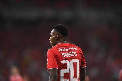 Moisés, lateral do Inter, no Gre-Nal<!-- NICAID(15038468) -->