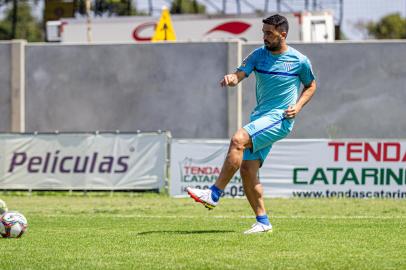 Edilson, lateral-direito do Avaí, que está na mira do Grêmio<!-- NICAID(15039669) -->