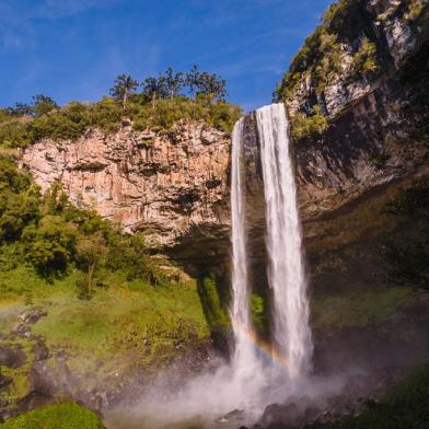 Trilha até a base da Cascata do Caracol é opção de passeio em CanelaPé da Cascata Explorer, Brocker Turismo, Cascata do Caracol, Canela, serra gaúcha<!-- NICAID(15039859) -->