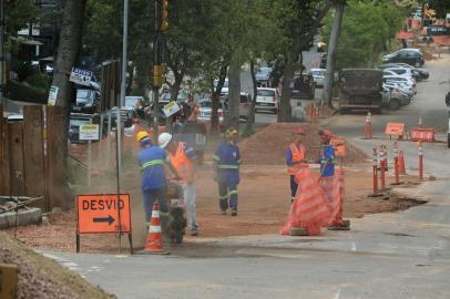 PORTO ALEGRE, RS, BRASIL,  15/03/2022- Obras na Nilo Peçanha. Foto: Ronaldo Bernardi / Agencia RBS<!-- NICAID(15041409) -->