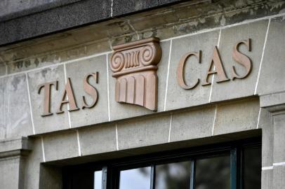 A sign of the Court of Arbitration for Sport is seen on July 21, 2016 at its headquarters in Lausanne.The Court of Arbitration for Sport is to rule on an appeal by 68 Russian athletes barred from the Rio Games in a test case, as the IOC debates a blanket ban on Russia over its state-run doping. / AFP PHOTO / FABRICE COFFRINIEditoria: SPOLocal: LausanneIndexador: FABRICE COFFRINISecao: international court or tribunalFonte: AFPFotógrafo: STF<!-- NICAID(12330913) -->