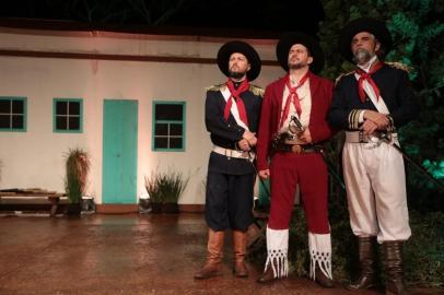 Peça teatral Do Cipreste ao Piratini, de Rinaldo Souto<!-- NICAID(15041750) -->