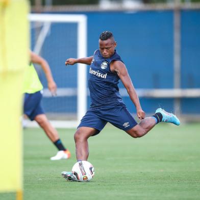 Jogadores do Gremio realizam treino técnico durante a tarde desta terca-feira, no CT Luiz Carvalho, na preparação para a partida valida pelo Campeonato Gaucho 2022<!-- NICAID(15042691) -->