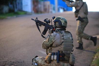 Sapucaia do Sul, RS, BRASIL,  17/03/2022-Polícia faz operação para apreender 10 milhões de Reais em bens de grupo que explorava jogos de azar. 250 policiais civis e militares cumpriram 141 ordens judiciais em Canoas, Esteio, Sapucaia do Sul, São Leopoldo e Novo Hamburgo. Foto: Ronaldo Bernardi / Agencia RBS<!-- NICAID(15043417) -->