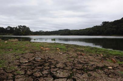 CAXIAS DO SUL, RS, BRASIL, 12/03/2022. Mesmo com as chuvas recentes, nível de água ainda não atingiu nível suficiente na Barragem Dal Bó. (Bruno Todeschini/Agência RBS)<!-- NICAID(15039982) -->