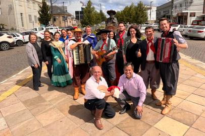 Os municípios gaúchos de São Francisco de Assis e São Francisco de Paula decidiram deixar de lado uma rivalidade histórica em nome da luta pelo reconhecimento nacional do único ritmo musical considerado nativo do Rio Grande do Sul, o bugio. <!-- NICAID(15048710) -->