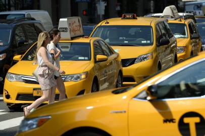 New York City Taxis  come down 2nd Avenue in New York  on July 10, 2014. The battle between ride-sharing and traditional taxi service is heating up in New York, with a new rival for ride-seekers declared illegal even before launching. Lyft, a ride-sharing service that operates in 60 US cities and competes with the likes of Uber, announced plans to launch Friday in the city boroughs of Brooklyn and Queens, claiming these communities are vastly underserved by existing transport options. Lyft said it had recruited 500 drivers in the Big Apple and that 75,000 New Yorkers had downloaded its mobile application ahead of the launch. The municipal agency said in a statement that Lyft is unauthorized in New York City and has failed to comply with safety and licensing requirements. AFP PHOTO / Timothy A. CLARY (Photo by TIMOTHY A. CLARY / AFP)Editoria: FINLocal: New YorkIndexador: TIMOTHY A. CLARYSecao: transportFonte: AFP<!-- NICAID(15049817) -->