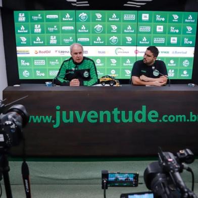 Juventude concede entrevista coletiva com Osvaldo Pioner e Marcelo Barbarotti<!-- NICAID(15050199) -->