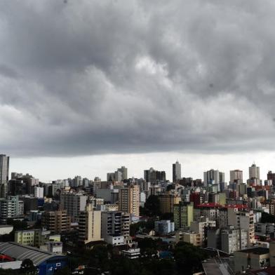 Em 24h, segundo dados da Climatempo, foram 126 mm, cerca de 10% acima da média prevista para março de 111 mm. Com isso, o terceiro mês de 2022 já tem o maior acumulado de chuvas desde junho do ano passado, com 227 mm, mais que o dobro da média. <!-- NICAID(15050356) -->