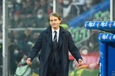 Italys coach Roberto Mancini reacts during the 2022 World Cup qualifying play-off football match between Italy and North Macedonia, on March 24, 2022 at the Renzo-Barbera stadium in Palermo. (Photo by Alberto PIZZOLI / AFP)Editoria: SPOLocal: PalermoIndexador: ALBERTO PIZZOLISecao: soccerFonte: AFPFotógrafo: STF<!-- NICAID(15050513) -->