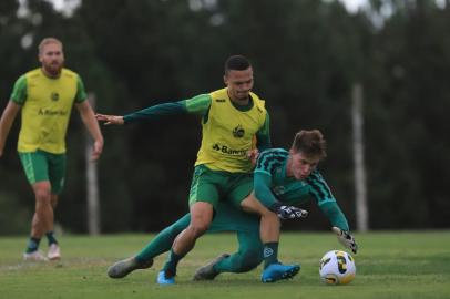 Na preparação para o Brasileiro, Eduardo Baptista comandou treinamento aberta à imprensa nesta quinta-feira (24).<!-- NICAID(15050580) -->