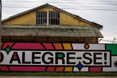 PORTO ALEGRE, RS, BRASIL - Nova fase do muro da Mauá.Indexador: Jeff Botega<!-- NICAID(15050399) -->