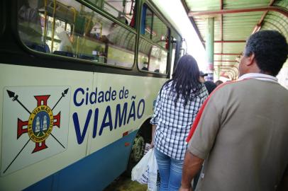 VIAMÃO, RS, BRASIL, 27-11-2018: Passageiros relatam problemas com o transporte público de Viamão, onde paradas ficam desatendidas pelos ônibus fora dos horários de pico (FOTO FÉLIX ZUCCO/AGÊNCIA RBS, Editoria de Geral).<!-- NICAID(13849744) -->