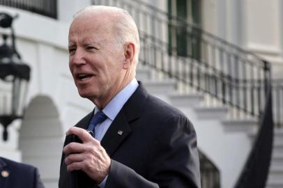 WASHINGTON, DC - MARCH 23: U.S. President Joe Biden speaks to members of the press prior to a Marine One departure from the White House on March 23, 2022 in Washington, DC. President Biden is traveling to Europe to meet with NATO and EU leaders to discuss Russias invasion of Ukraine.   Alex Wong/Getty Images/AFP (Photo by ALEX WONG / GETTY IMAGES NORTH AMERICA / Getty Images via AFP)<!-- NICAID(15050798) -->