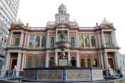 Fachada do Paço Municipal, sede da prefeitura de Porto Alegre<!-- NICAID(12343372) -->